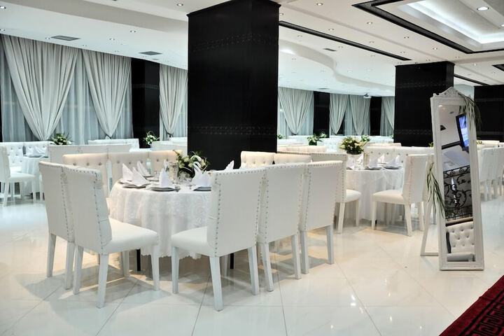 Ballroom/Hall 34 of 41
