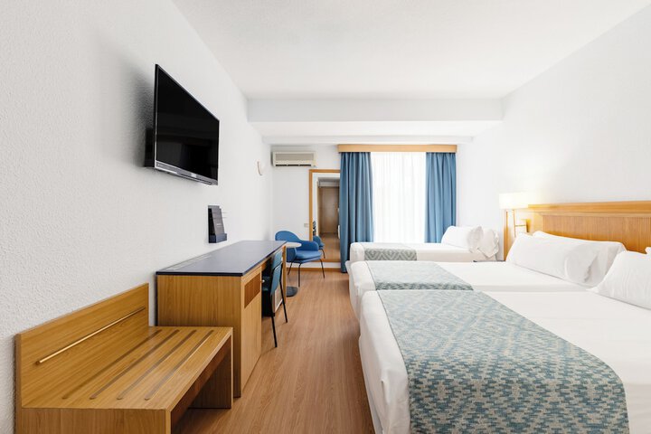 Room 15 of 48