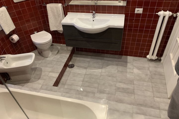 Room 9 of 27