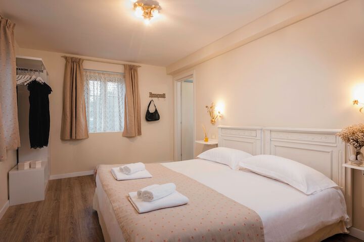 Room 9 of 28