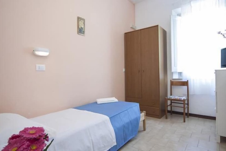 Room 10 of 39