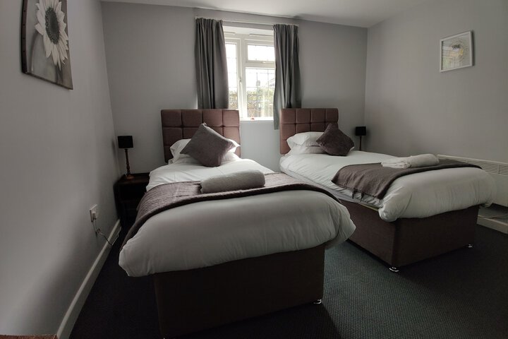 Room 3 of 28