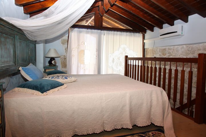 Room 4 of 74
