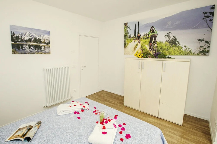 Room 4 of 17