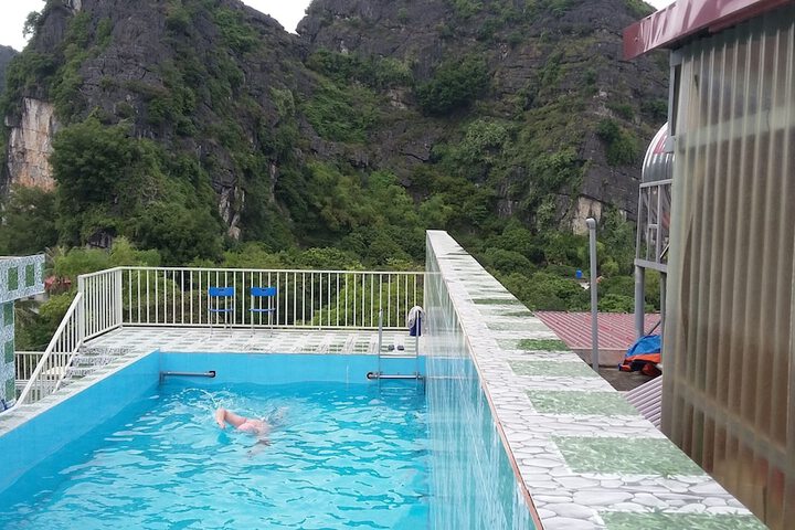 Pool 33 of 69