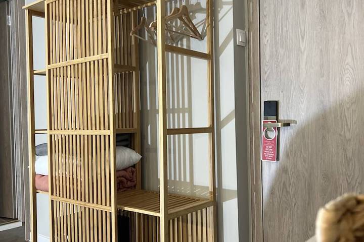Room 6 of 34