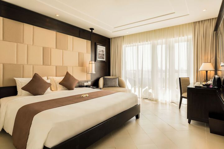 Room 3 of 70