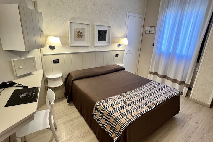 Room 5 of 36