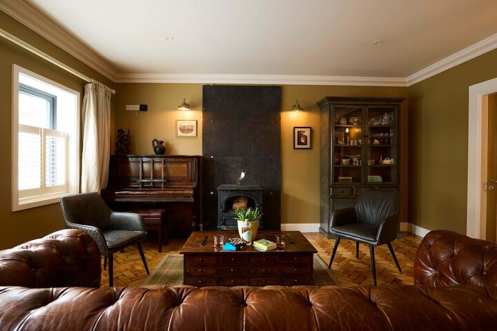 Lounge 103 of 118