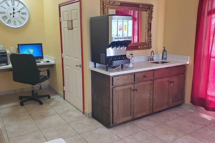 Business Center 21 of 26
