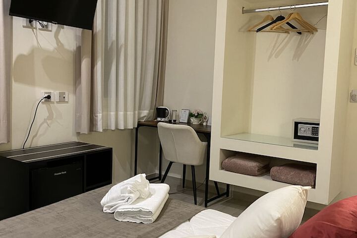 Room 11 of 30