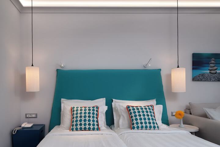 Room 93 of 266