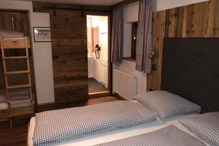 Room 7 of 19