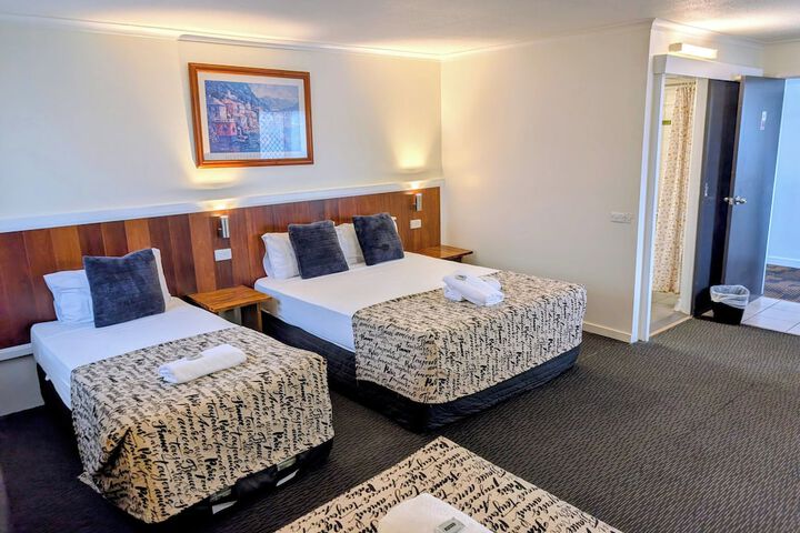 Room 12 of 32