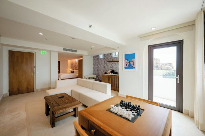 Room 27 of 62