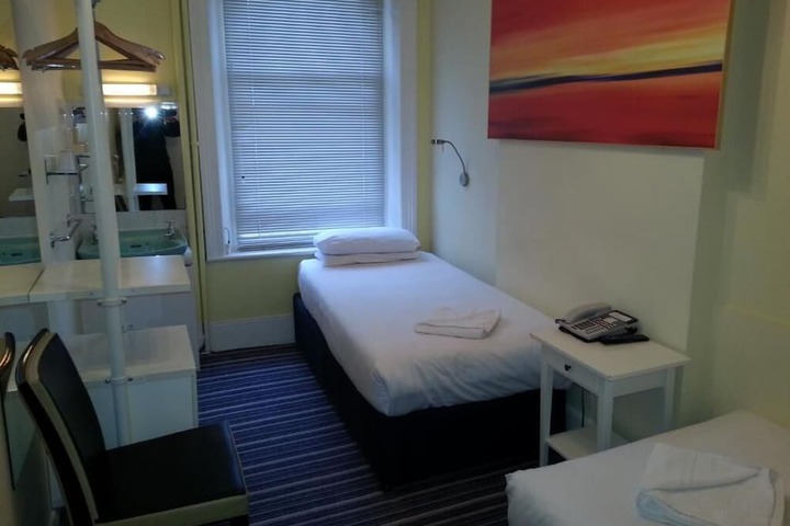 Room 34 of 113