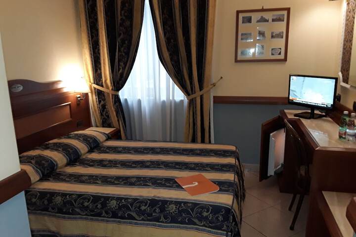 Room 12 of 36
