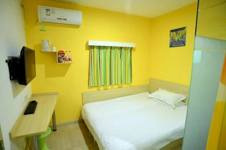 Room 13 of 19