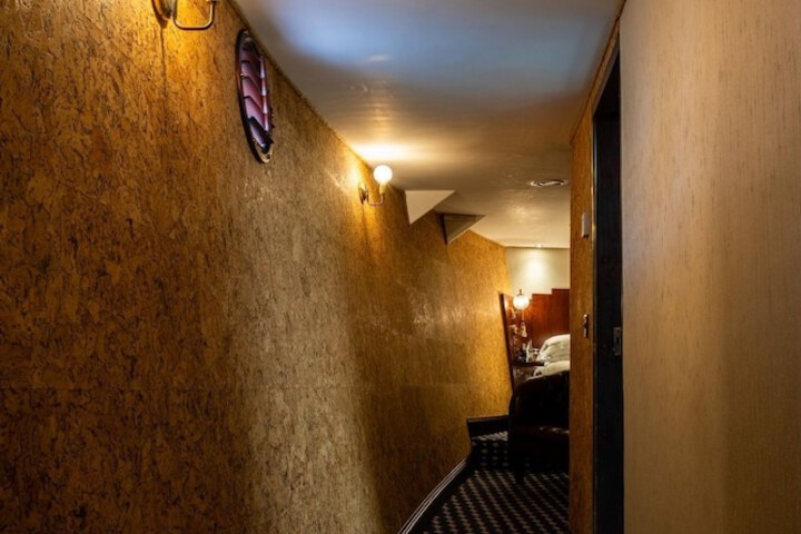 Room 17 of 67