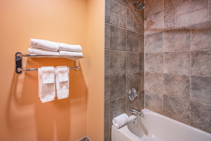 2 Queen Beds Mobility Accessible Villa Golf View (23 of 68)