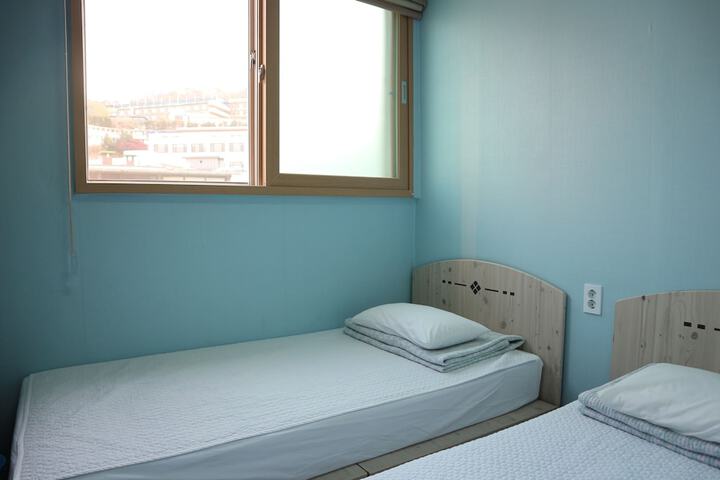 Room 23 of 100