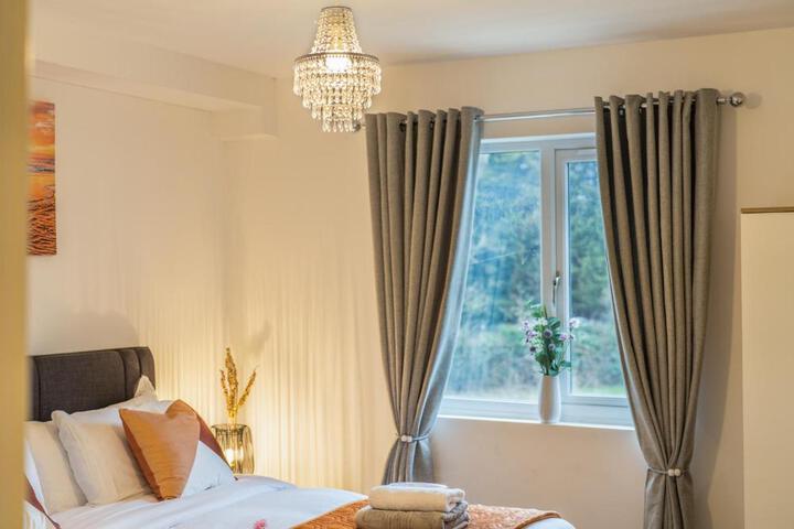 Photo of Ashview 2 - Heathrow - Thorpe Park - Free Parking