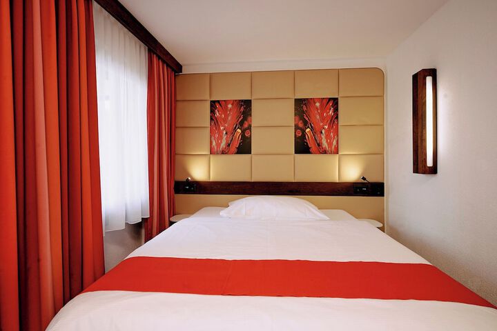 Room 3 of 25