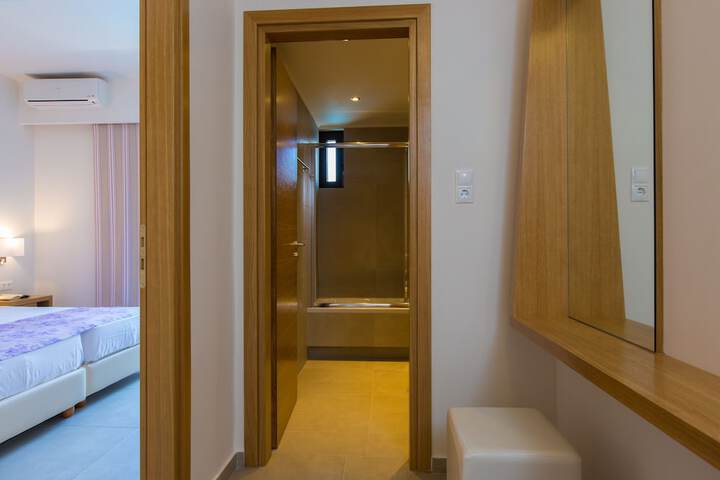 Room 10 of 73