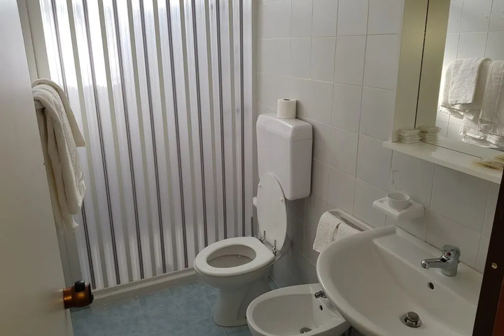Room 6 of 20