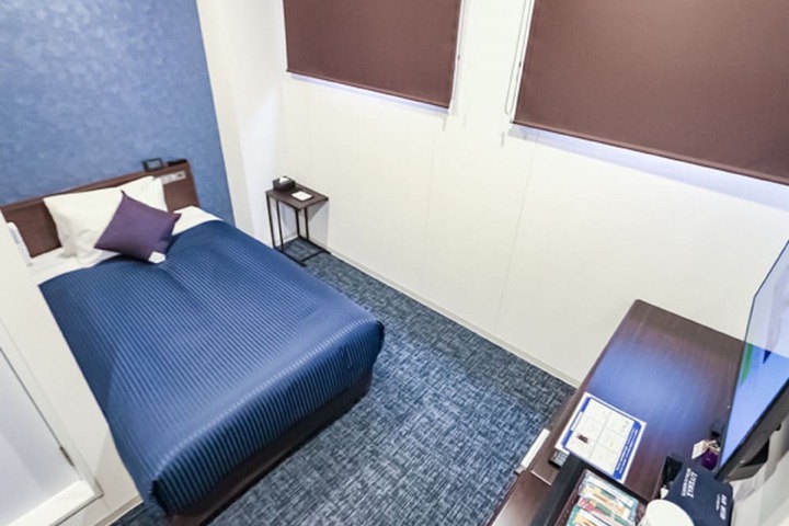 Room 6 of 16