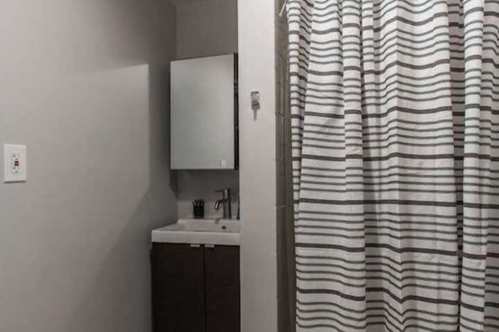 Room 27 of 29