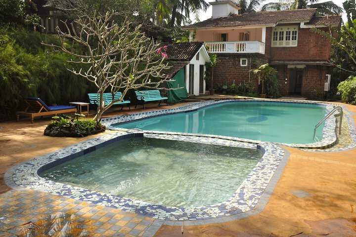 Hotel with Pool