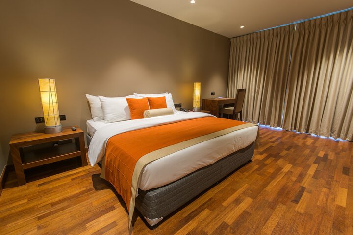 Room 6 of 33