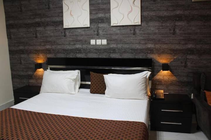 Room 12 of 34