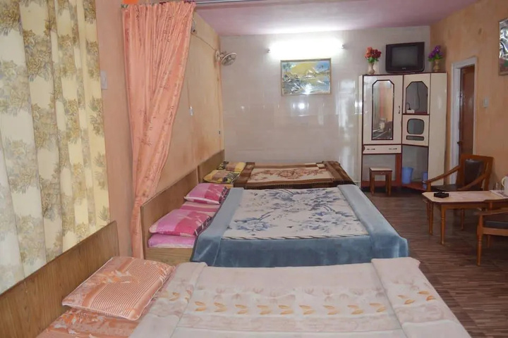 Room 2 of 5
