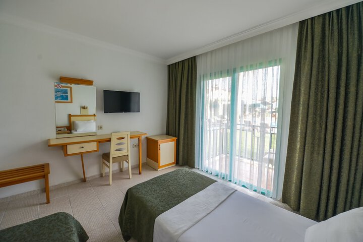 Room 10 of 34