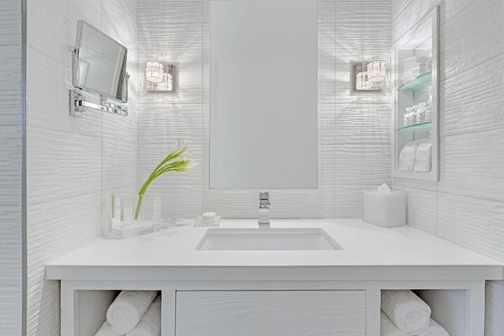 Bathroom sink
