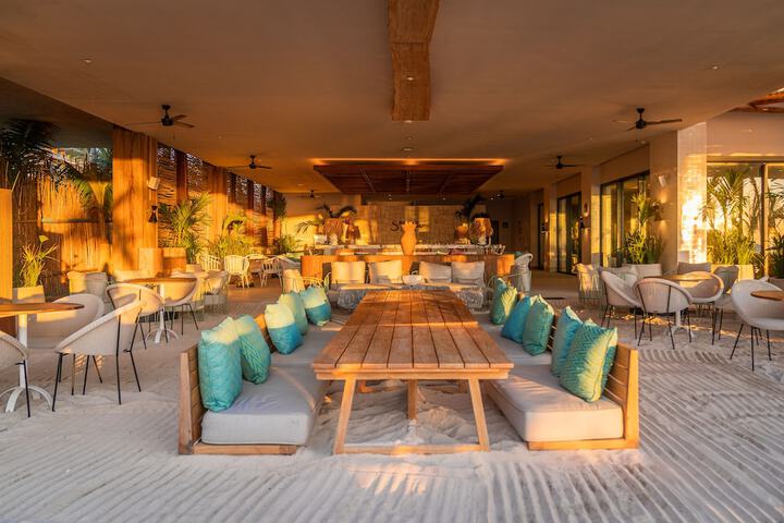 Lounge 119 of 134