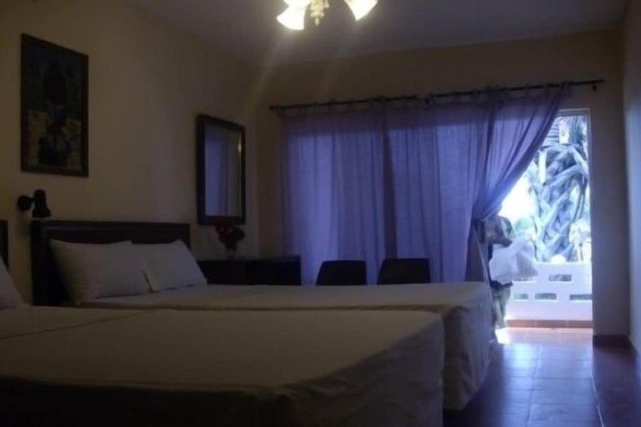 Room 4 of 48