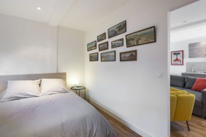 Room 3 of 8
