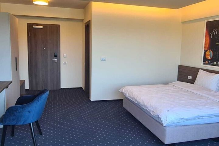 Room 18 of 21