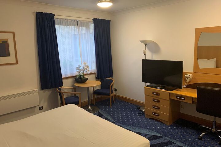 Room 11 of 39