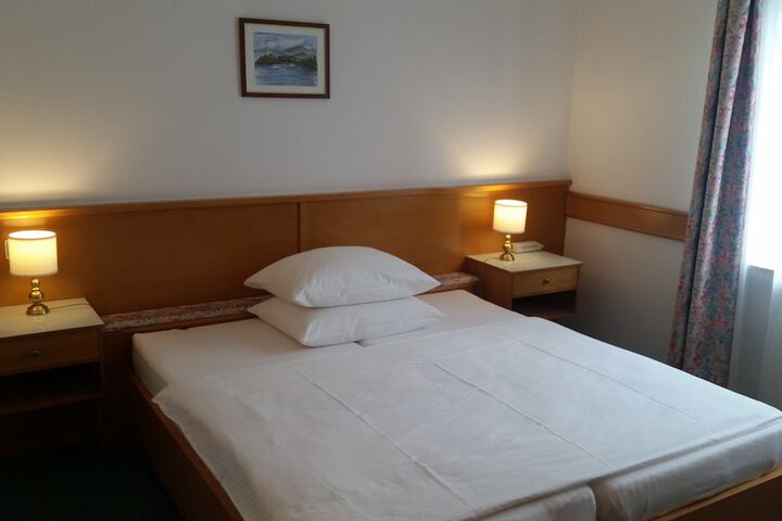 Room 3 of 39