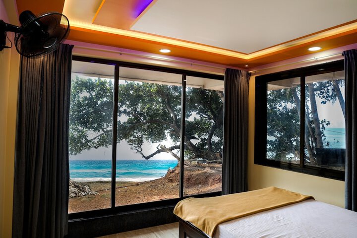 Room 7 of 11