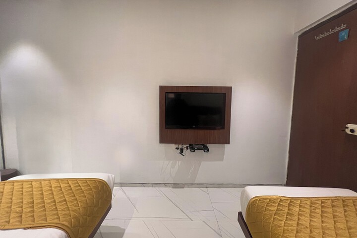Room 13 of 23
