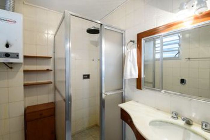 Room 4 of 20