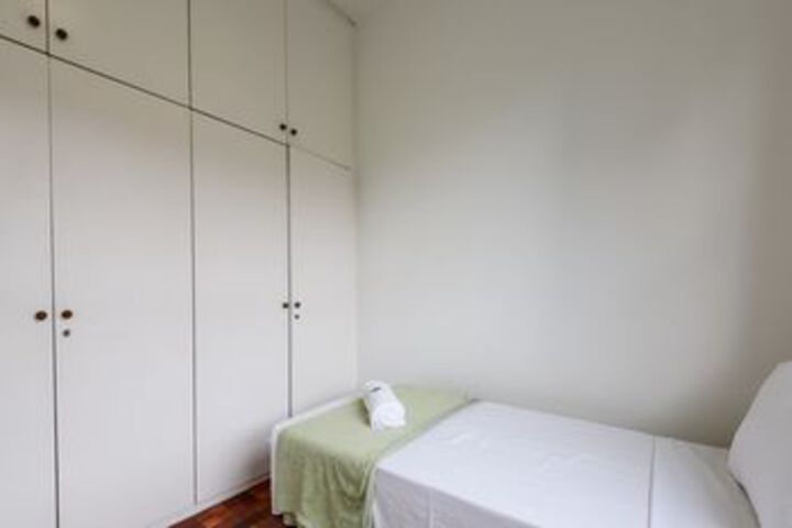 Room 11 of 34