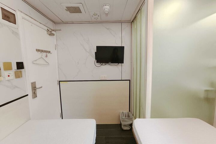 Room 42 of 69
