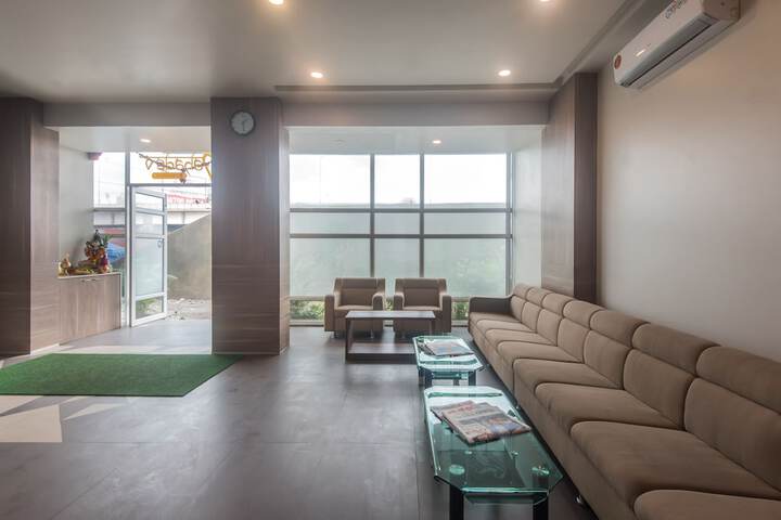 Entrance & Lobby