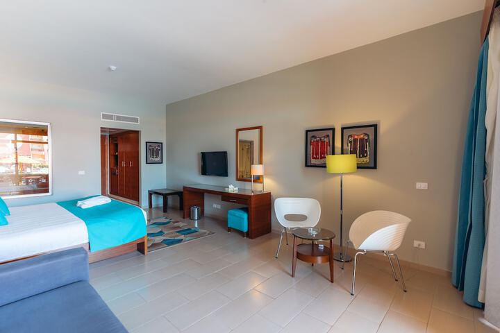 Room 21 of 76
